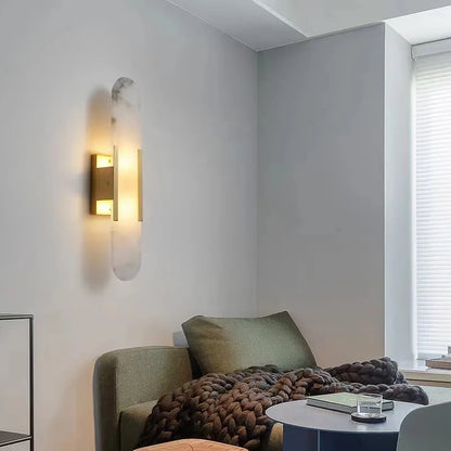 מנורת קיר פיסולית