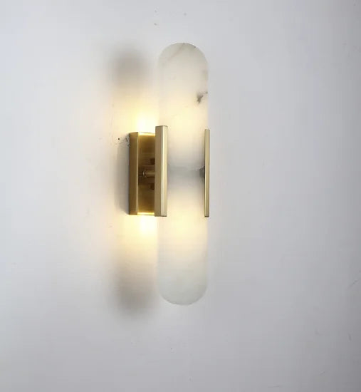 מנורת קיר פיסולית