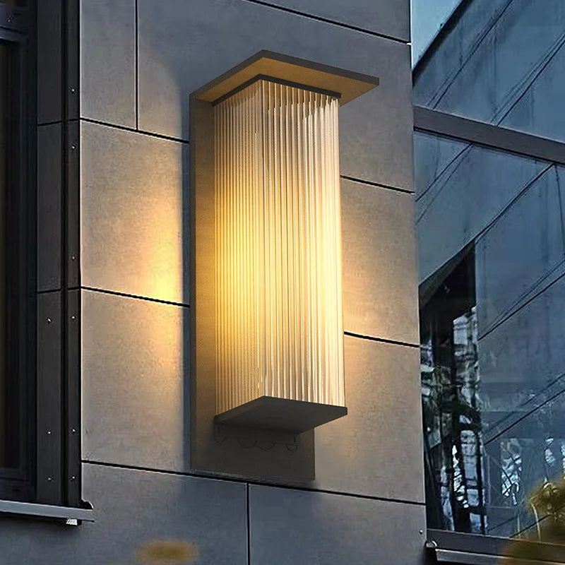 תאורת קיר סולארית לגינה