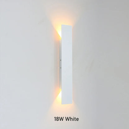 מנורת קיר מינימליסטית