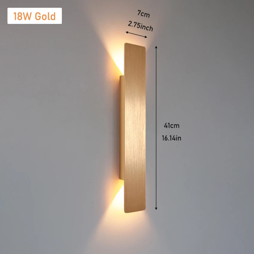 מנורת קיר קריסטל ליניארית