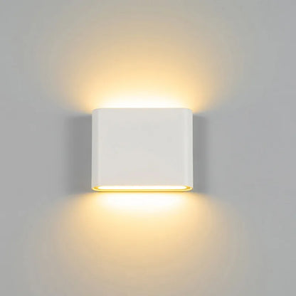 מנורת קיר חסינת מים