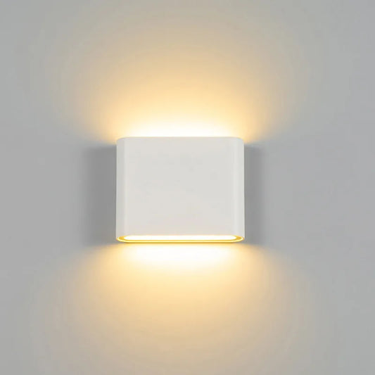 מנורת קיר חסינת מים